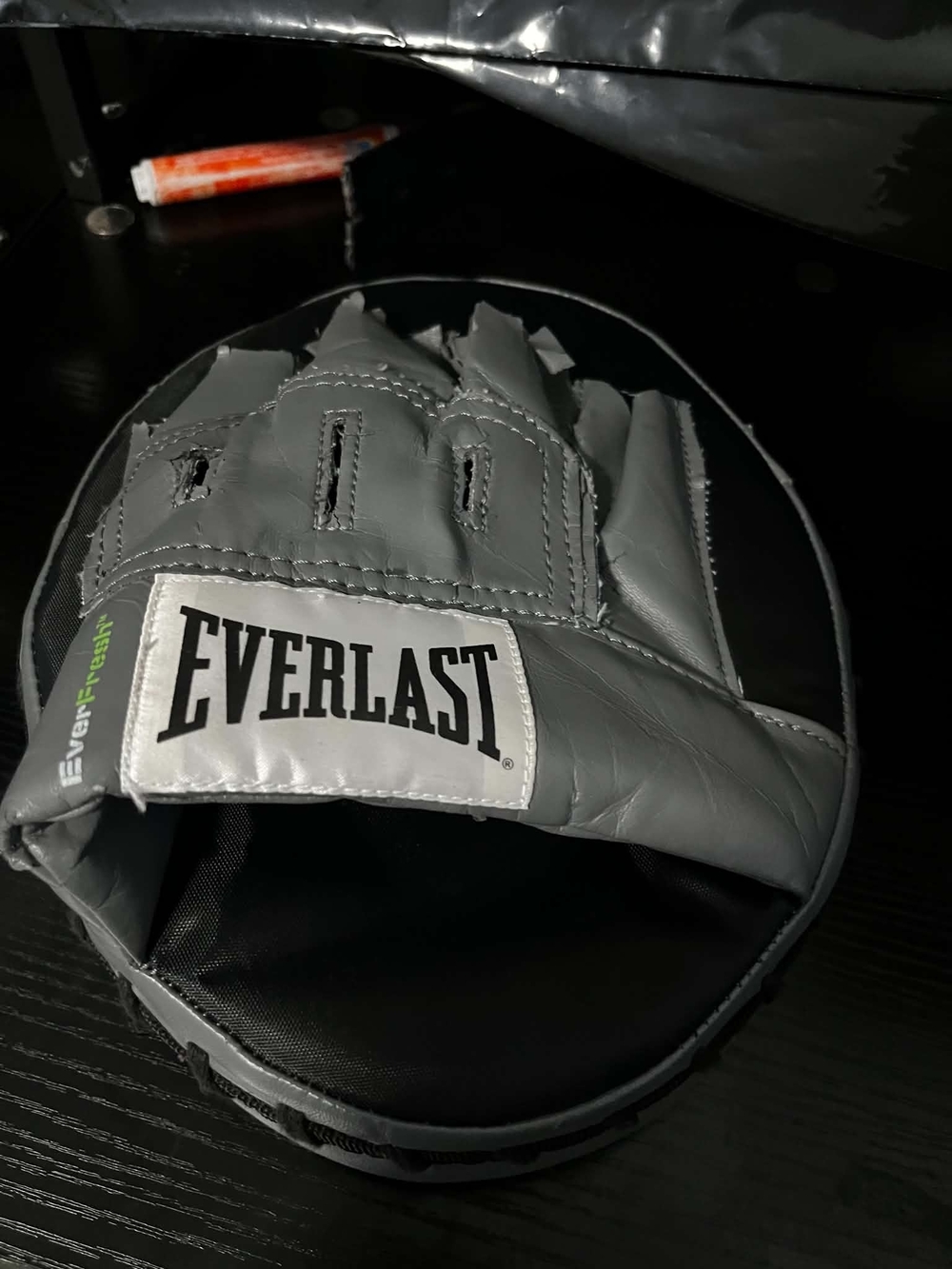 Everlast Gray Curved Hand Target Pad